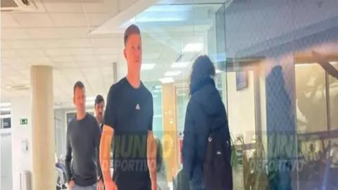 [国内足球]足协杯1／4决赛：上海海港完胜天津津门虎，精彩瞬间回顾